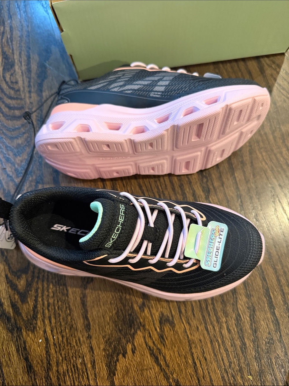 Skechers girls toddler 12 Black and Light Pink Glide-Lite Sport Sneakers